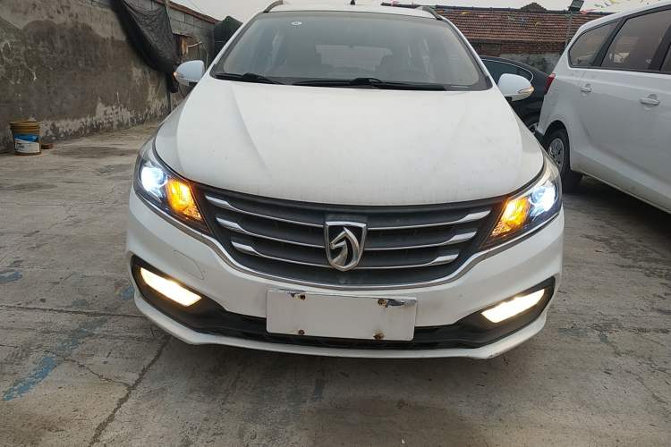 Used Baojun 310W 2017 1.5L Manual Fashion Model China V
