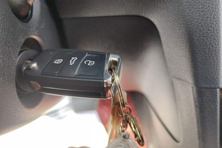 Used Volkswagen Golf 2017 1.6L Automatic Comfort Million-Vehicle Anniversary Edition
