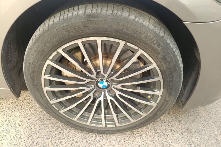 Used BMW 5 Series New Energy 2015 530Le Right Front Wheel Hub