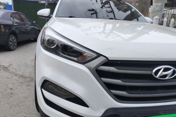 Used Hyundai Tucson 2018 1.6T Dual-Clutch Two-Wheel Drive 15th Anniversary Special Edition Right Front Headlight