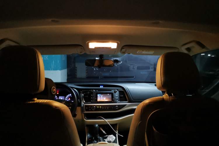 Used Toyota Highlander 2018 2.0T Two-Wheel Drive Elite Edition 7 Seats Emission Standard China V
