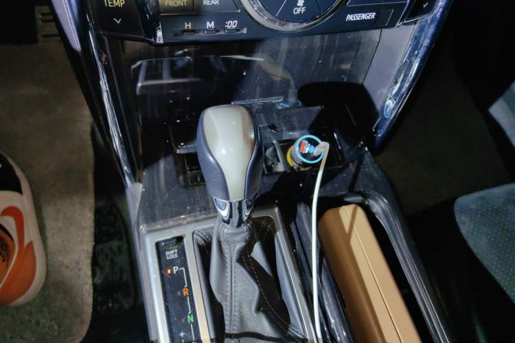 Used Toyota Reiz 2010 2.5V Fashion Elite Edition Gear Lever