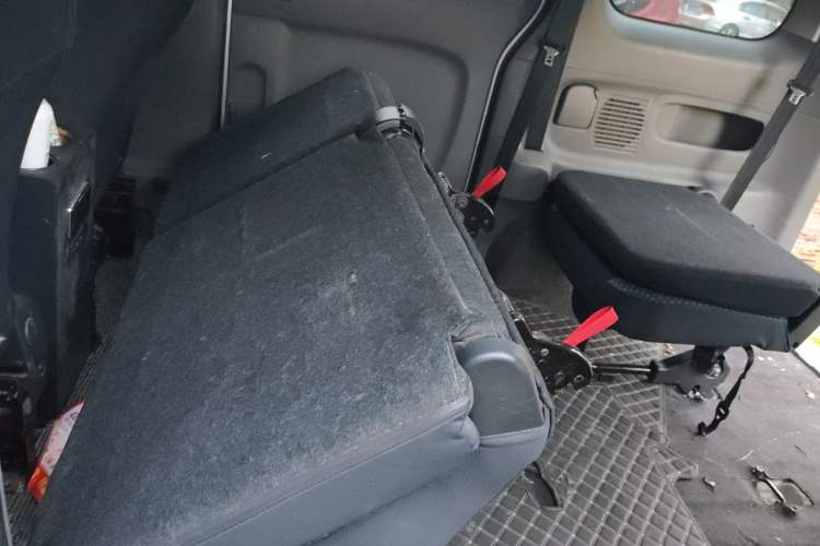 Used Nissan NV200 2012 1.6L 232 Seats Zunya Trim
