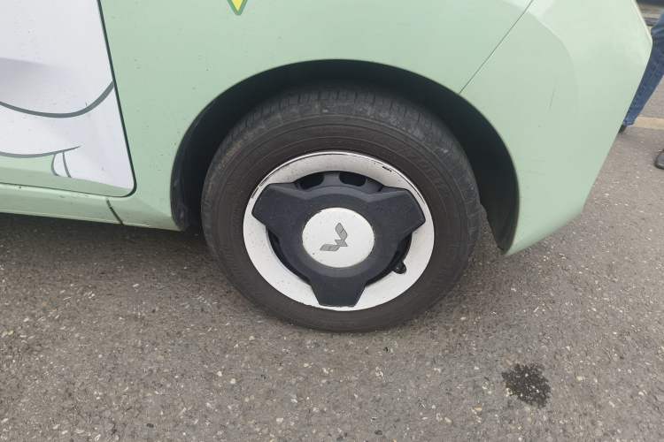 Used Wuling Hongguang MINIEV 2022 Macaron Premium Model – Lithium Iron Phosphate Right Front Wheel Hub