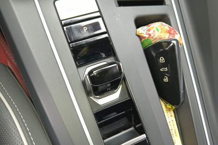 Used Volkswagen Golf 2023 280TSI DSG R-Line Lite Gear Lever