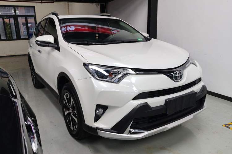 Used Toyota RAV4 2016 2.0L CVT Two-Wheel Drive Fashion Edition China V Standard
