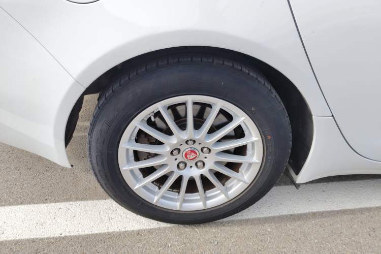 Used Jaguar XF 2016 XF 2.0T Two-Wheel-Drive Luxury Edition
