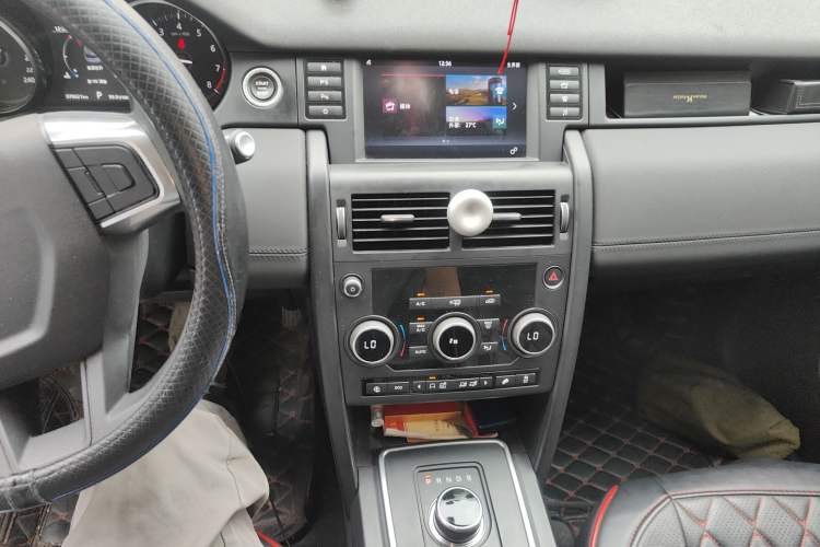 Used Land Rover Discovery Sport 2018 240 PS PURE Edition Audio And AC Panel