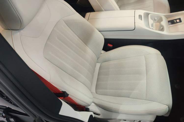 Used ONVO L60 2024 60 kWh Rear-Drive Version Right Front Seat