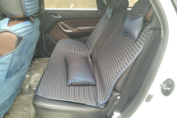 Used JMC Yusheng S350 2016 2.4T Automatic 2WD Diesel Luxury 5-Seater
