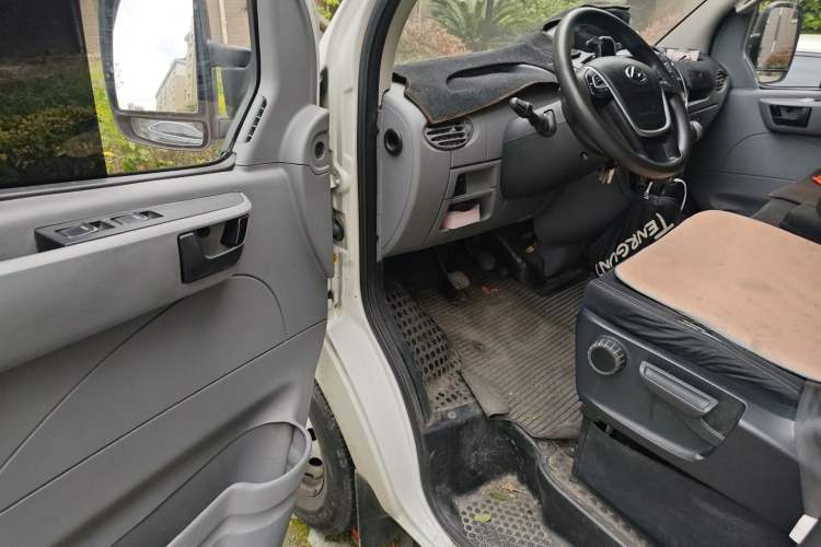 Used SAIC MAXUS Xintu V80  Driver Seat