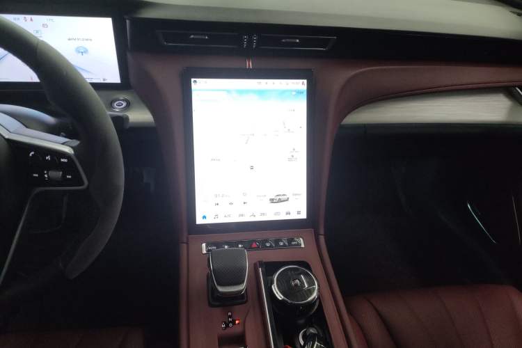 Used Hongqi H5 2025 2.0T Automatic Flag Edition – 500 000 Units Commemorative Version
