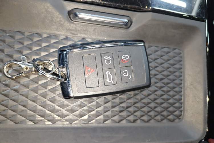 Used Land Rover Range Rover Evoque 2023 Aurora L 249 PS Luxury Edition