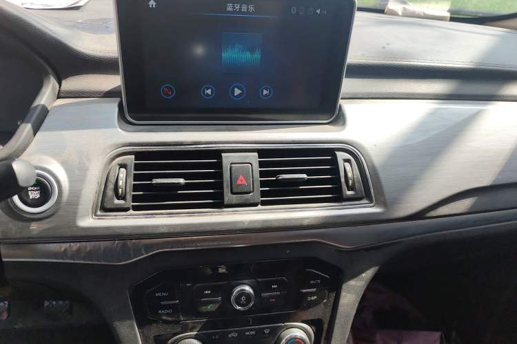 Used BAIC Weiwang M50F 2017 1.3T Standard Model Audio And AC Panel