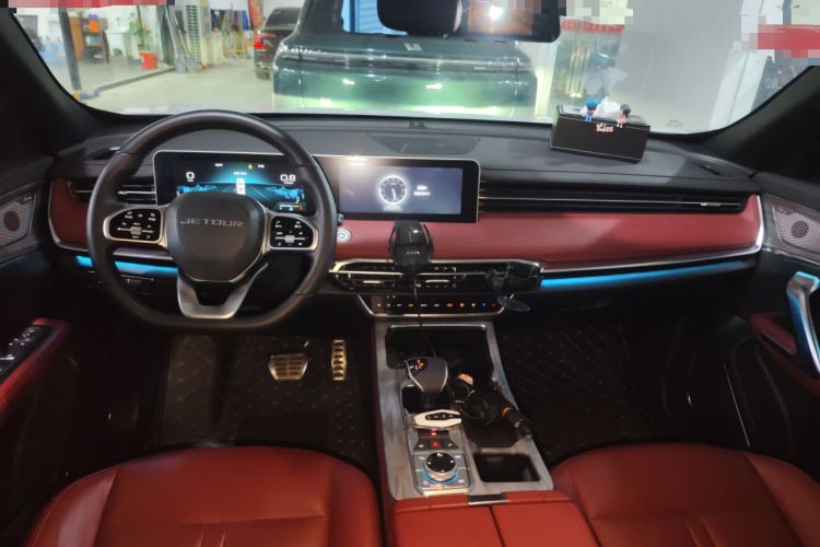 Used JETOUR X70 PRO 2023 1.5T DCT Comfort Edition 5 Seats Center Console