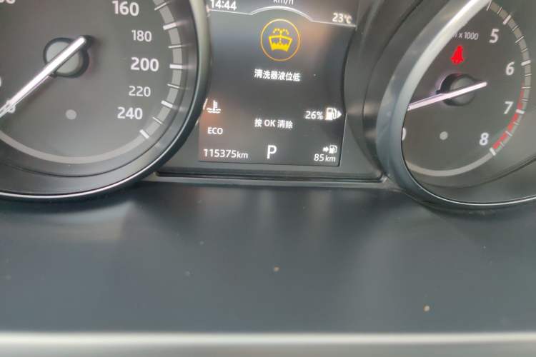 Used Land Rover Discovery Sport 2017 2.0T HSE Odometer Close Up