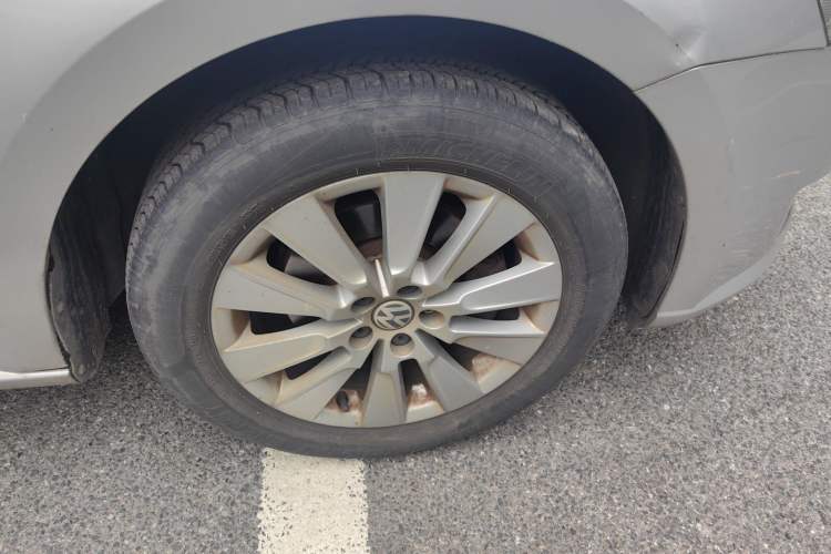 Used Volkswagen Lavida 2013 Restyled Classic 1.6L Automatic Comfort Edition Right Front Wheel Hub