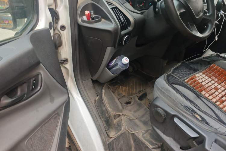 Used Ford Transit 2017 2.0T Diesel Van Short Wheelbase Low Roof China IV Standard Driver Seat