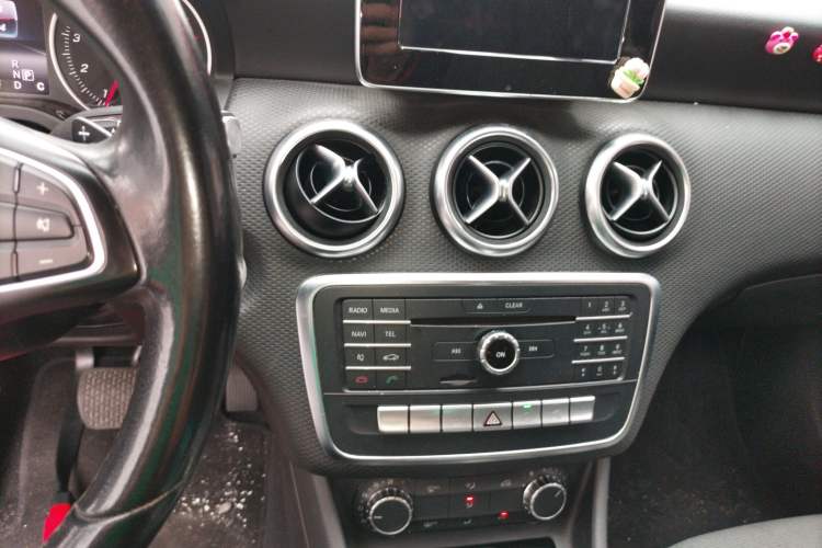 Used Mercedes-Benz A-Class 2016 A 200 Dynamic Edition Audio And AC Panel
