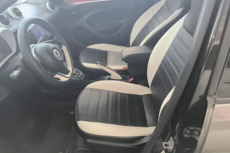 Used smart forfour 2016 1.0L 52 kW Dynamic Edition
