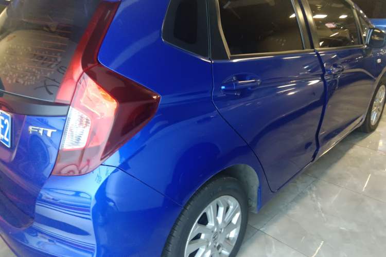 Used Honda Fit 2018 1.5L CVT Comfort Sunroof Version Exterior 3