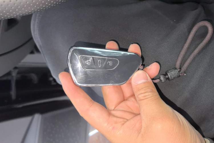 Used Volkswagen Talagon 2022 380TSI Four-Wheel Drive Luxury "Jiajing" Edition Pro 6 Seats Vehicle Key