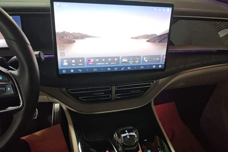 Used Denza D9 2025 DM-i Intelligent Drive 1020 Four-Wheel Drive Prestige Model
