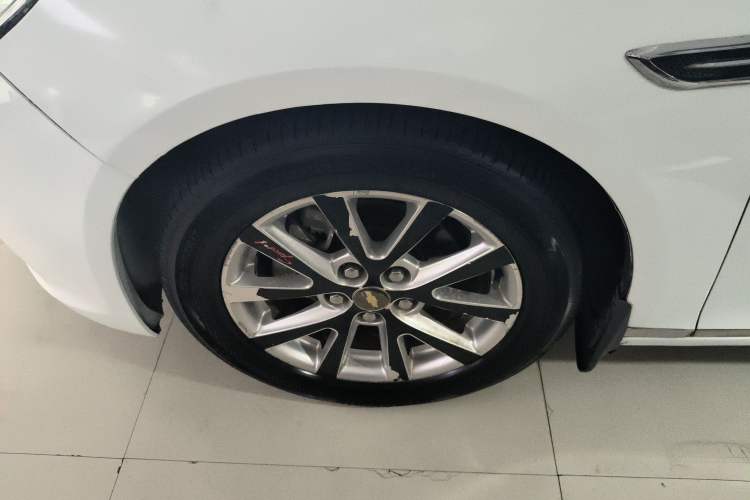 Used Chevrolet Malibu 2014 2.0L Automatic Luxury Edition Left Front Wheel Hub