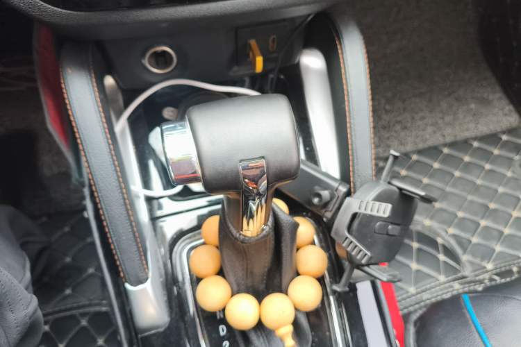 Used BAIC Senova X35 2016 1.5L Automatic Luxury Edition Gear Lever