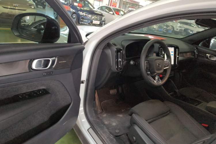 Used Volvo C40 2024 Long-Range PRO Version