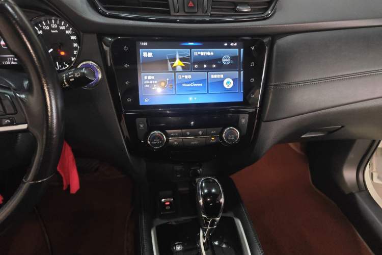 Used Nissan X-Trail 2019 2.0L CVT Smart Connect Comfort Edition 2WD Audio And AC Panel