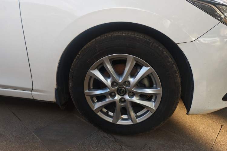 Used Mazda 3 Axela 2016 Sedan 1.5L Manual Luxury Model