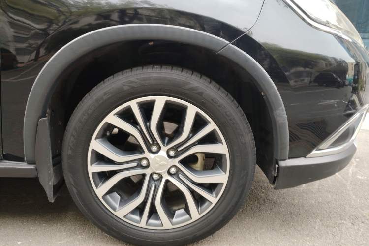 Used Mitsubishi Outlander 2018 2.0L Two-Wheel Drive Glory Edition 5 Seats