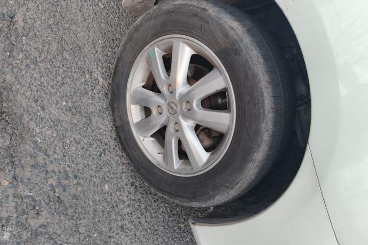 Used Nissan Livina 2015 1.6XE CVT Comfort Edition Right Front Wheel Hub