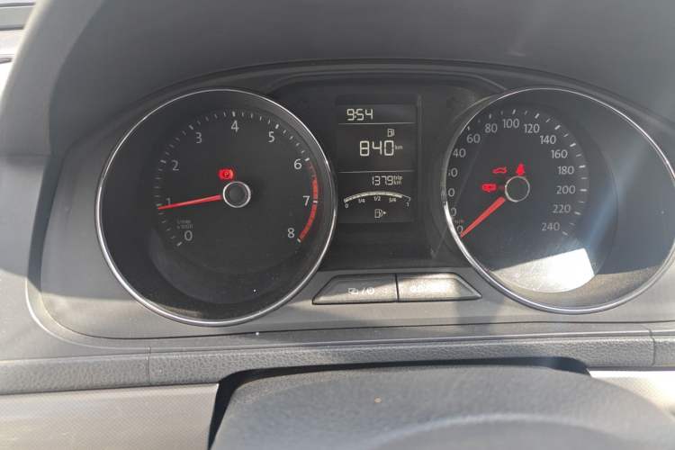 Used Volkswagen Lavida 2015 1.6L Manual Comfort Edition Instrument Cluster