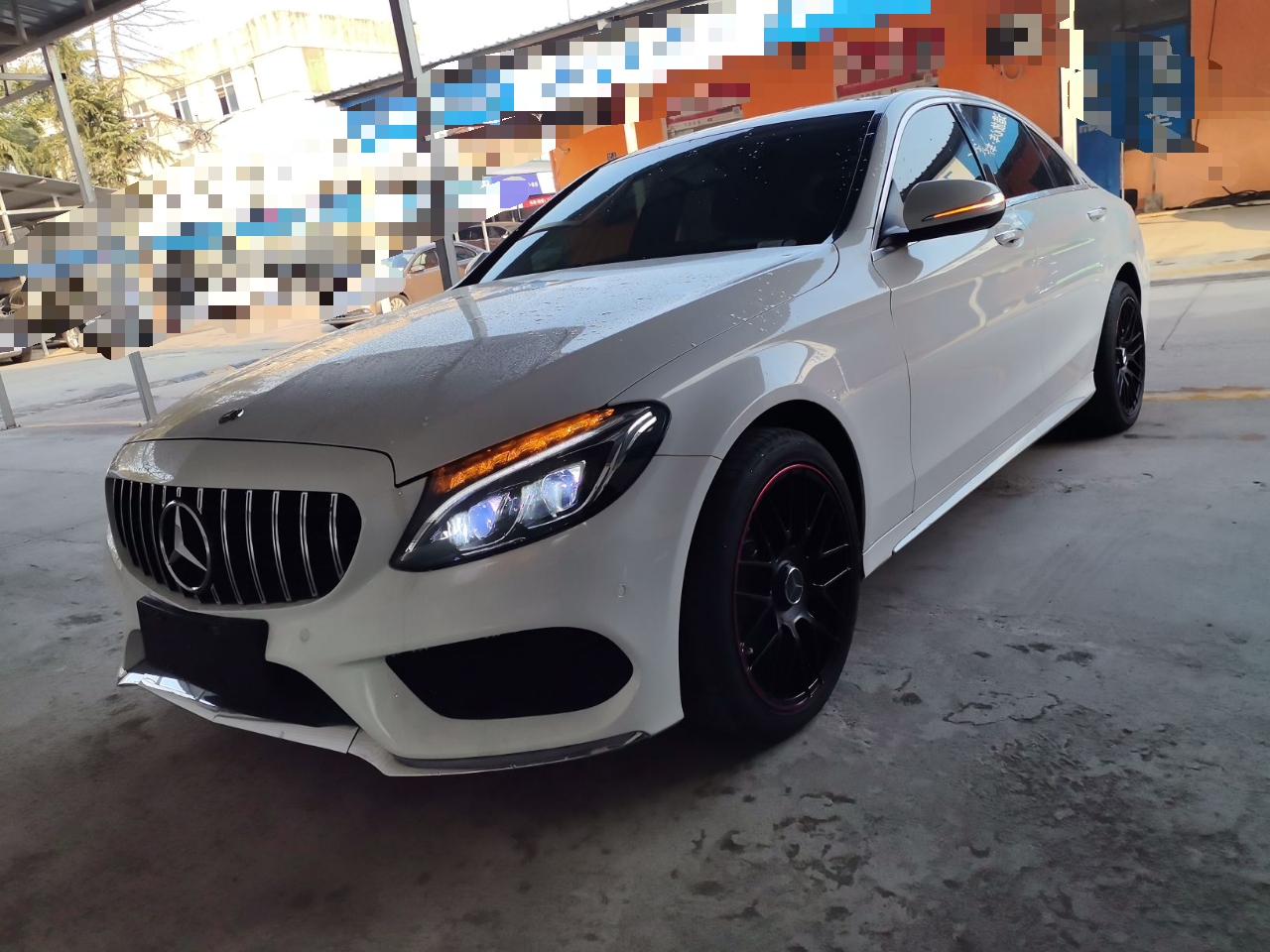 تحت مقدمة السيارة