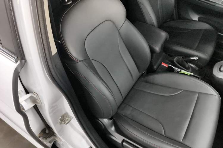 Used Haval M6 2019 1.5T DCT Two-Wheel Drive Value Edition China VI Standard Right Front Seat