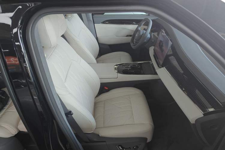 Used Zeekr 009 2024 7-Seater Aisle Version 108 kWh