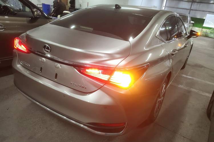 Used Lexus ES 2023 200 Excellence Edition
