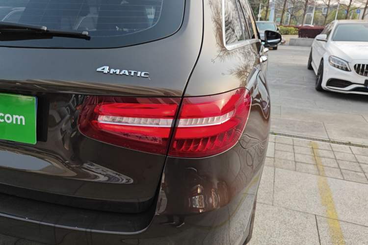 Used Mercedes-Benz GLC 2017 GLC 260 4MATIC Luxury Model
