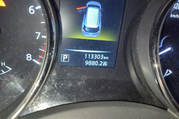 Used Nissan X-Trail 2015 2.0L CVT Comfort MAX Edition 2WD Odometer Close Up