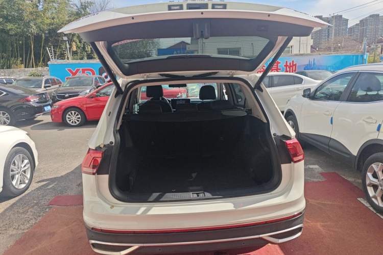 Used Volkswagen Tiguan L 2023 330TSI Automatic Two-Wheel Drive Smart Edition Trunk