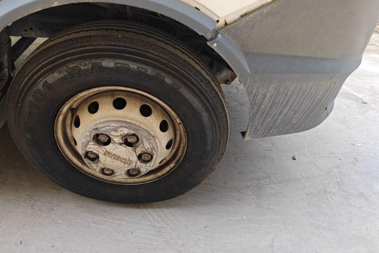 Used Iveco Power Daily 2017 2.5T Deluxe A37 High-Roof 6-7 Seater Bus 47Z5 Right Front Wheel Hub