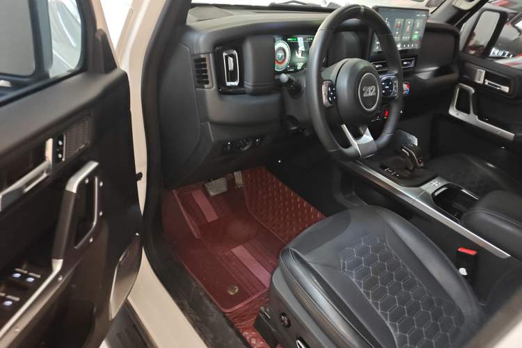 Used 212 T01 2024 2.0T Explorer
