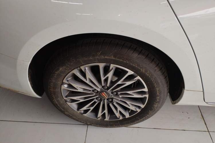 Used Hongqi H5 2024 2.0T Automatic Smart Connect Flagship Edition Right Rear Wheel Hub