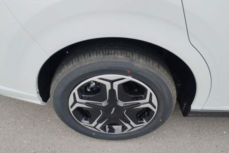 Used Dongfeng Aeolus Yixuan 2025 1.5L Automatic Luxury Version Right Rear Wheel Hub