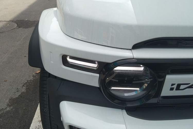 Used iCAR V23 2025 501 Four-Wheel Drive Intelligent Driving Version Right Front Headlight