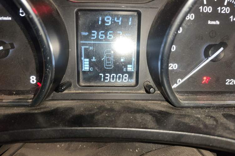 Used Zotye T600 2015 1.5T Manual Flagship Model Odometer Close Up