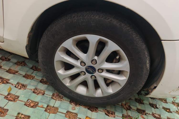 Used Ford Focus 2013 Hatchback Classic 1.8L Automatic Base Model
