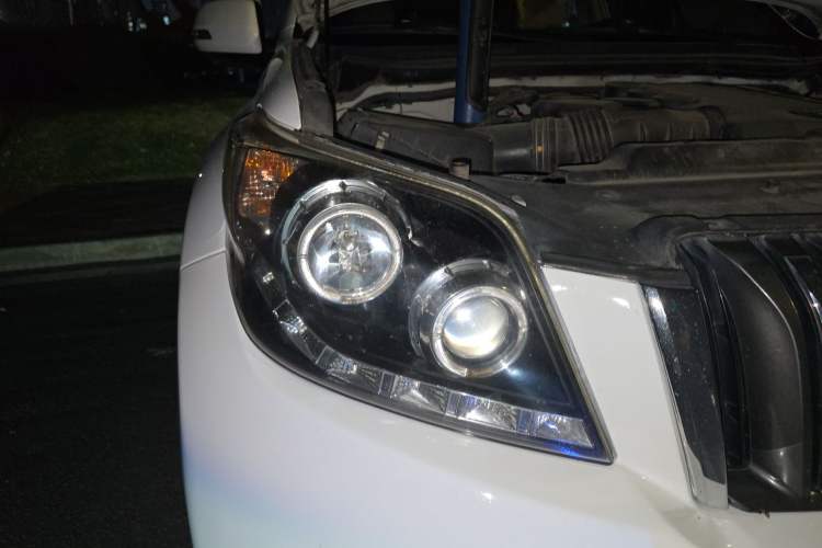 Used Toyota Prado 2010 4.0L Automatic TX Right Front Headlight